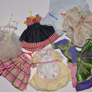 Grab Bag – Three Mint Alexander Outfits 8″ (Random)