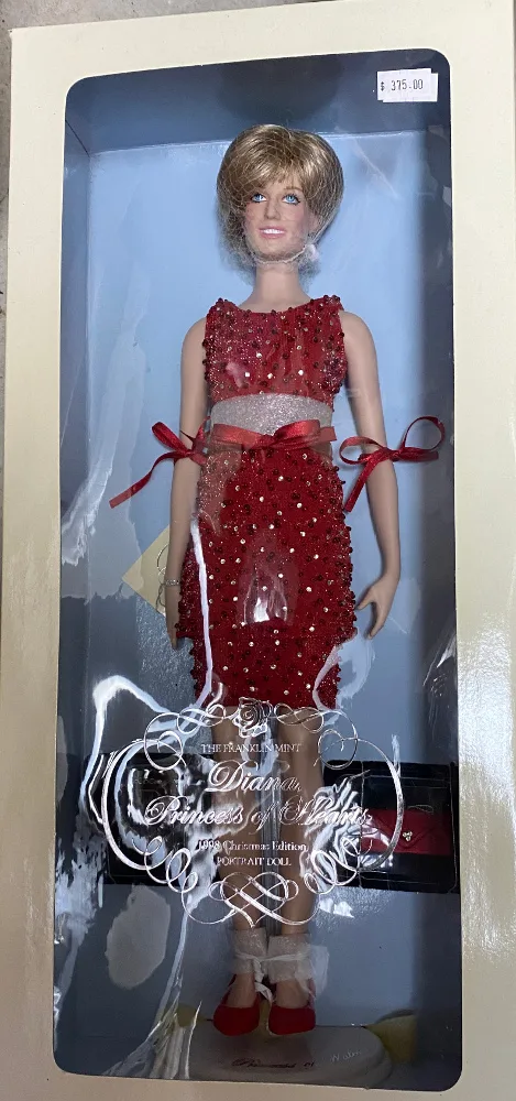 フランクリンミント　リトル・レディ　ダイアナ Franklin Mint Princess Diana Red Beaded Short Dress NRFB – Doll