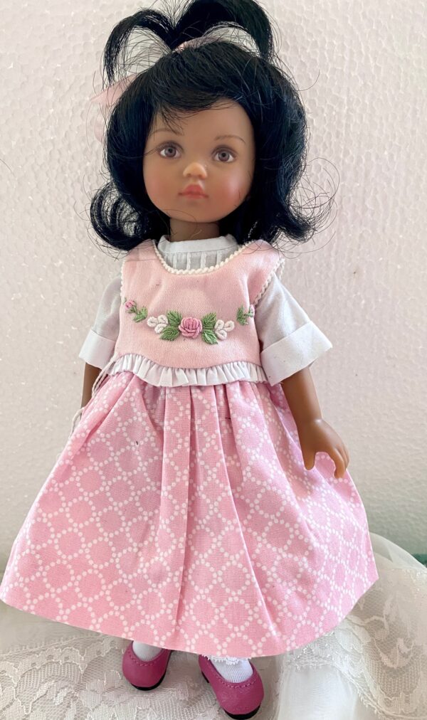 Boneka 'Bennie' dressed doll (Tuesday Sculpt) 10", light  tan skin NEW MINT - Image 2