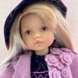 Boneka ‘Peony ‘ dressed in lavender and dark violet ensemble (Tuesday Sculpt) 10″ NEW MINT