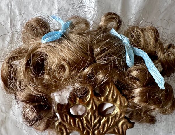 Lulu Wig (Ginger Brown) Size 6-7 synthetic mohair - No tag