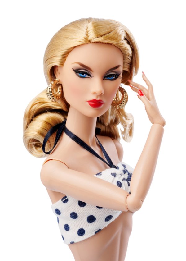2022 WClub Aloha Waikiki Victoire Roux Basic Doll - Image 4