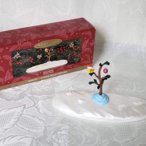 Hallmark Ornament Peanuts A Charlie Brown Christmas Snow Scene 1995