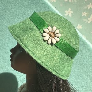 Felt Cloche Green Hat with Daisy (Modeled on 7-8″ Head)