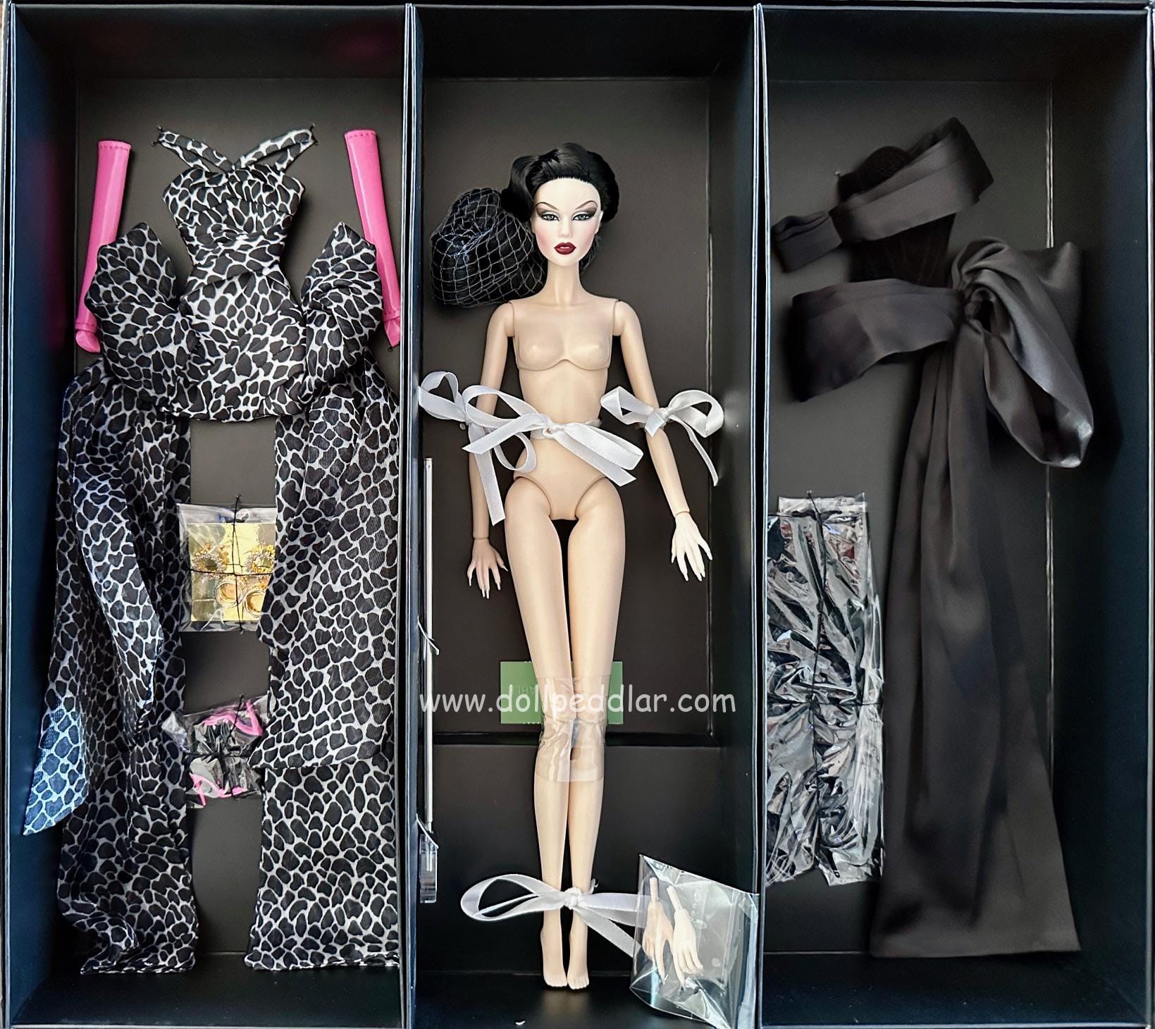 JHD FashionDoll 5th Anniversary Fashion Runway Gift Set Kelly Woodsen