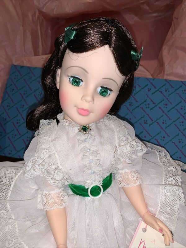 Vintage Scarlett O'Hara 21" White Gown Jackie Sculpt #2247  Mint in Box  Perfect condition - Image 3