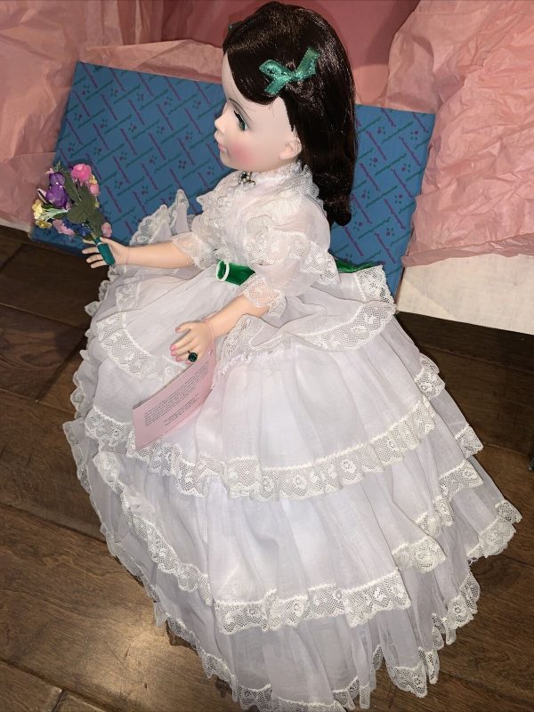 Vintage Scarlett O'Hara 21" White Gown Jackie Sculpt #2247  Mint in Box  Perfect condition - Image 8