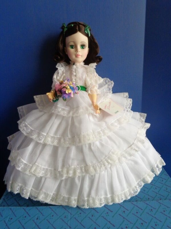 Vintage Scarlett O'Hara 21" White Gown Jackie Sculpt #2247  Mint in Box  Perfect condition - Image 5
