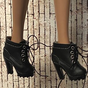 DC Stars Gotham Garage Catwoman BOOTS ONLY (Fits 16″ Fashion Dolls)