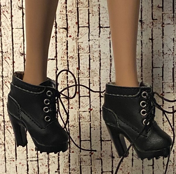 DC Stars Gotham Garage Catwoman BOOTS ONLY (Fits 16" Fashion Dolls)