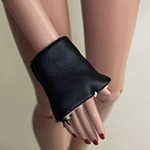 DC Stars Gotham Garage Catwoman GLOVES ONLY (Fits 16″ Fashion Dolls)