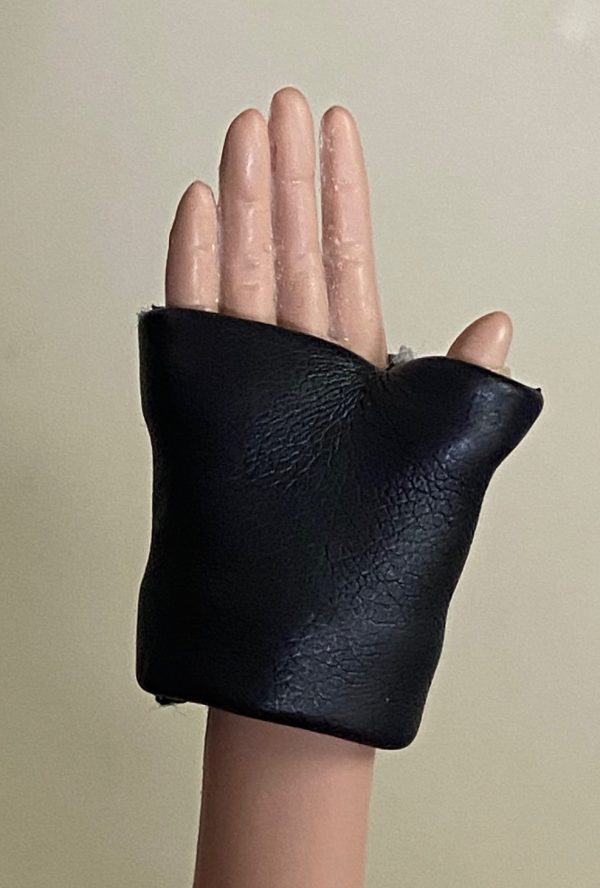DC Stars Gotham Garage Catwoman GLOVES ONLY (Fits 16" Fashion Dolls) - Image 2