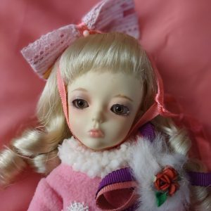 Dika Elizabeth 10″ yosd pink resin wearing Dika Winter set mib
