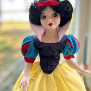 Disney Princess Snow White 16″ Porcelain Created for Disney by Bette Ball MINT