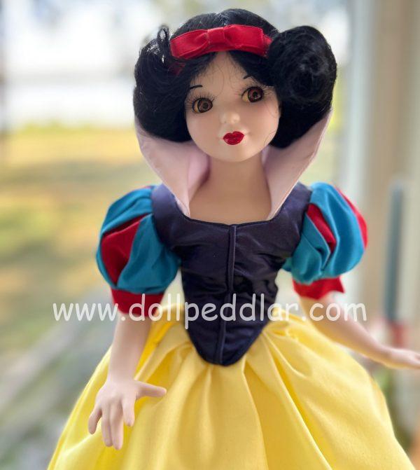 Disney Princess Snow White 16" Porcelain Created for Disney by Bette Ball MINT - Image 2