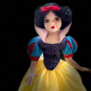 Disney Princess Snow White 16″ Porcelain Created for Disney by Bette Ball MINT