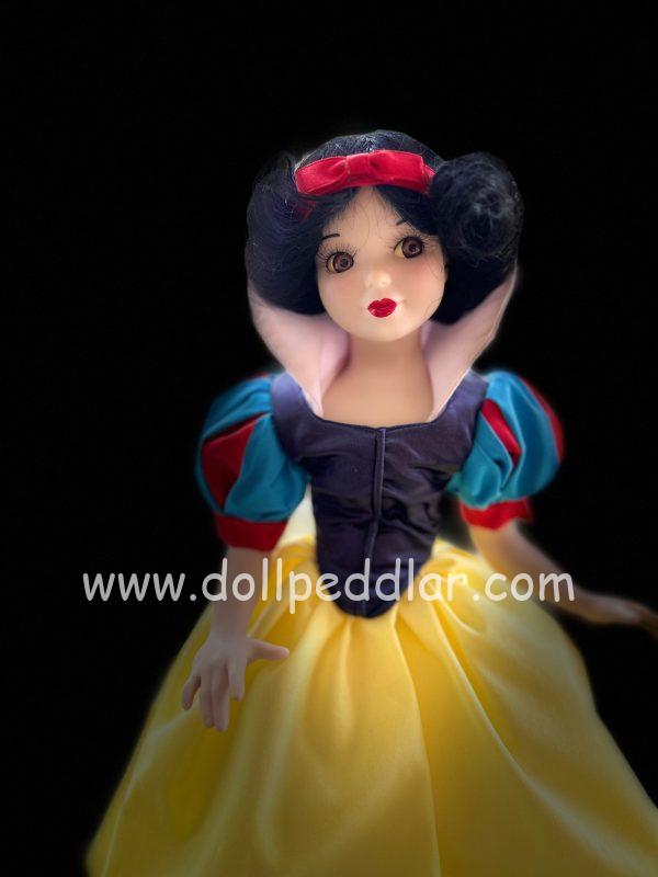 Disney Princess Snow White 16" Porcelain Created for Disney by Bette Ball MINT