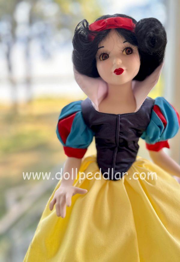Disney Princess Snow White 16" Porcelain Created for Disney by Bette Ball MINT - Image 5