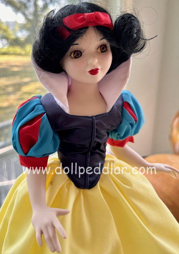 Disney Princess Snow White 16" Porcelain Created for Disney by Bette Ball MINT - Image 3