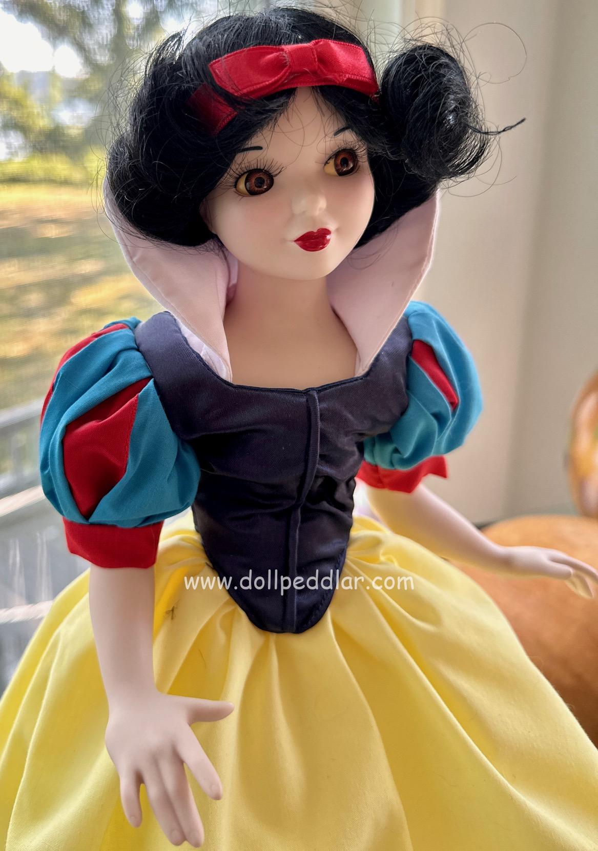 Disney Princess Snow White 16" Porcelain Created for Disney by Bette Ball MINT - Image 3