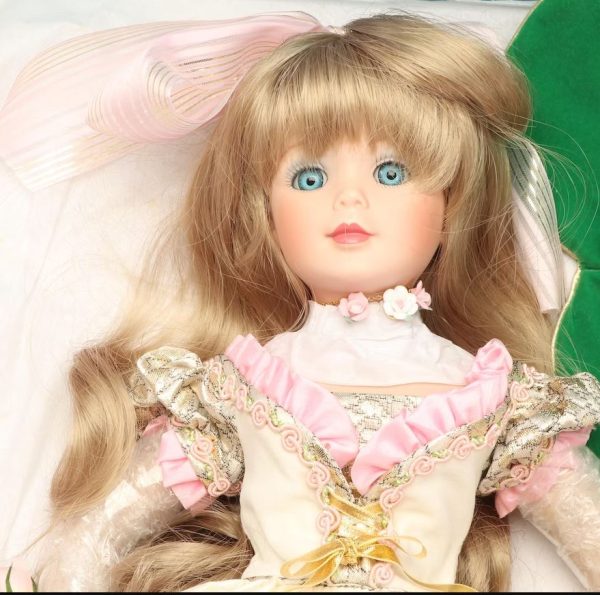 Thumbelina 8" and Her Lady 21" Porcelain #010 - Image 2
