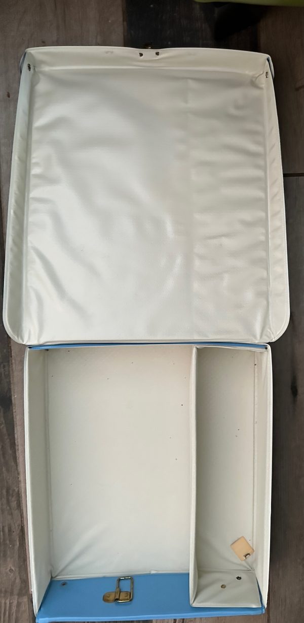 1961 Vintage Barbie Blue Vinyl Ponytail case with T.M. w/4 Barbies on front m/near mint - Image 3