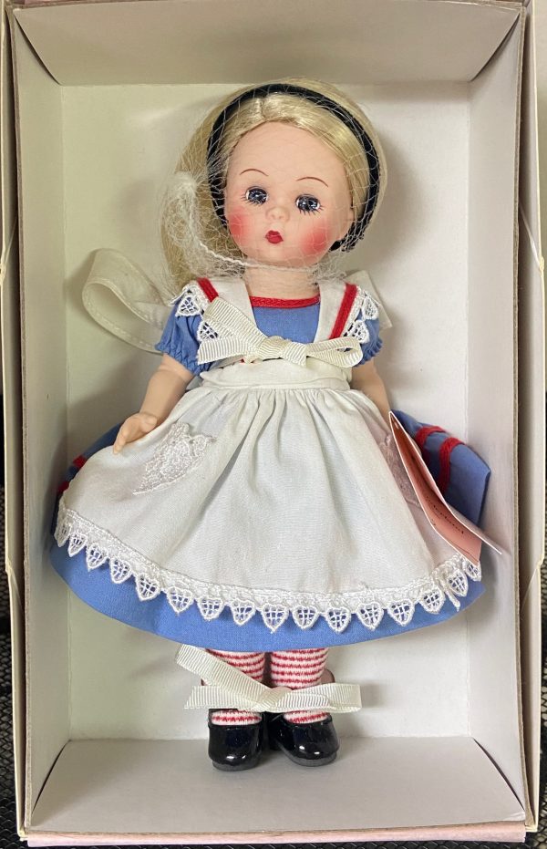 Alice in Wonderland 8" #42425