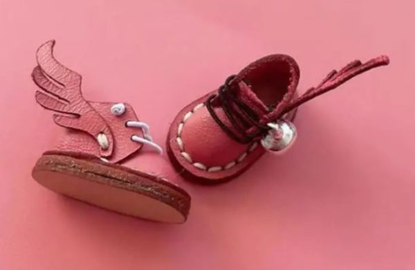 Cool Pink Winged Shoes 27mm