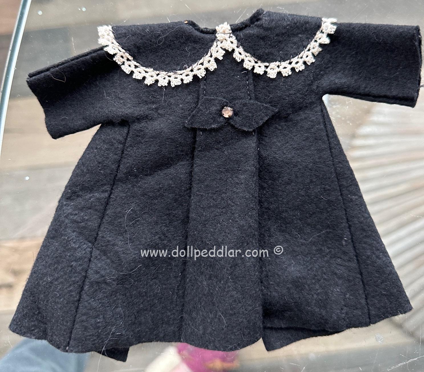 Black 8" doll size felt coat with cotton lace, pearl buttons (see pic of back) + hat handmade - Image 4