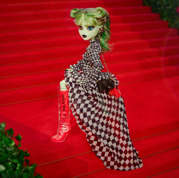 HNV20 Off-White™ c/o Monster High Harmonie Ghoul Doll NRFB in Shipper - Image 3