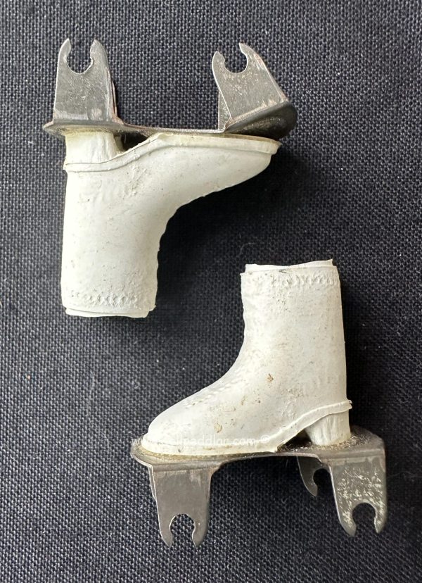 25mm Vintage White Shoes with Metal Raisers