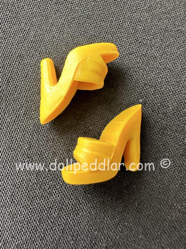 Grab Bag of 4 Pairs of Random Barbie Shoes - Image 10