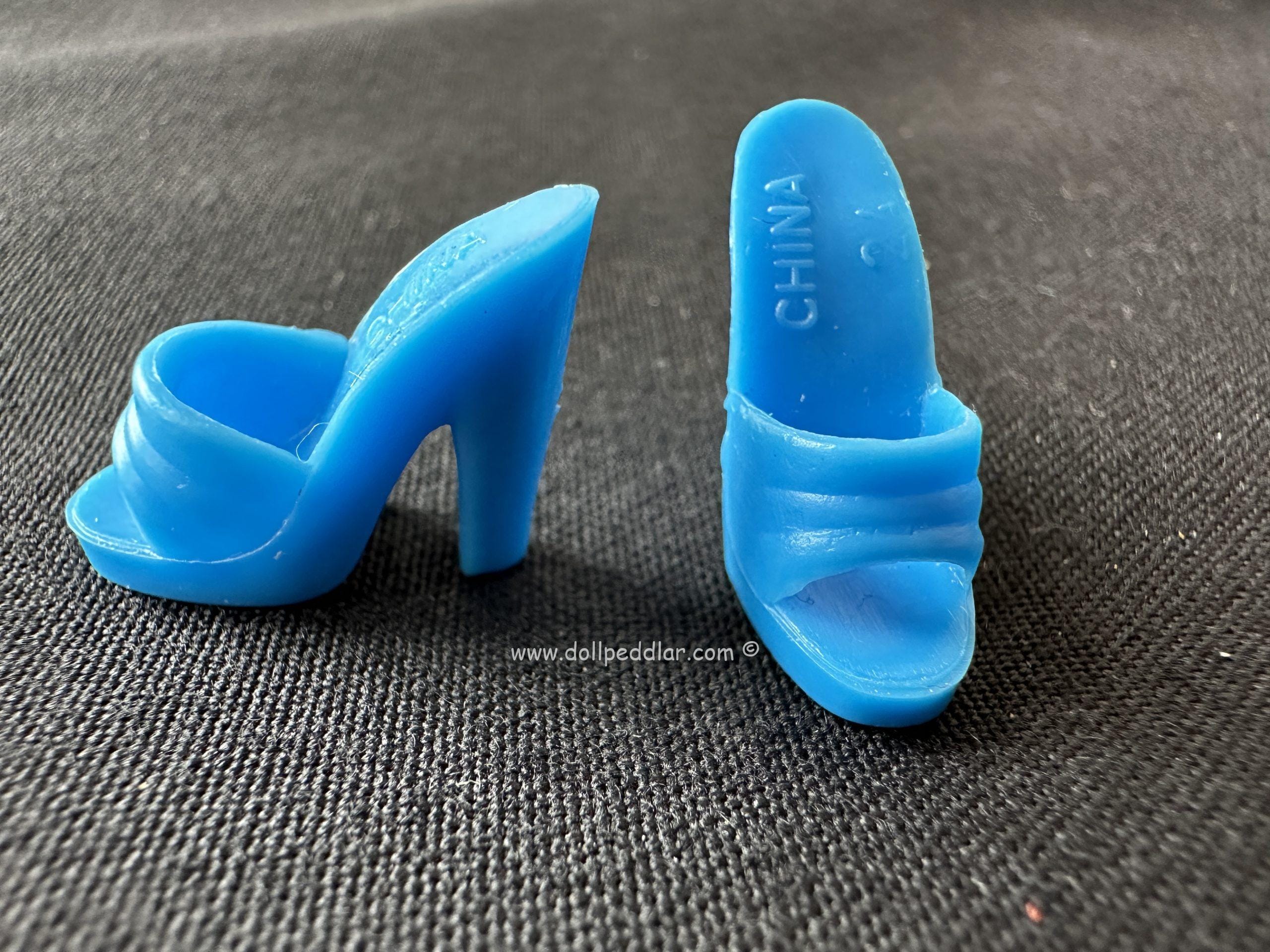 Grab Bag of 4 Pairs of Random Barbie Shoes - Image 8