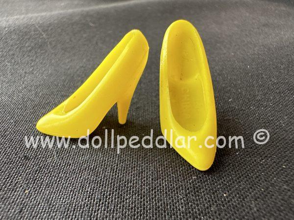 Grab Bag of 4 Pairs of Random Barbie Shoes - Image 5