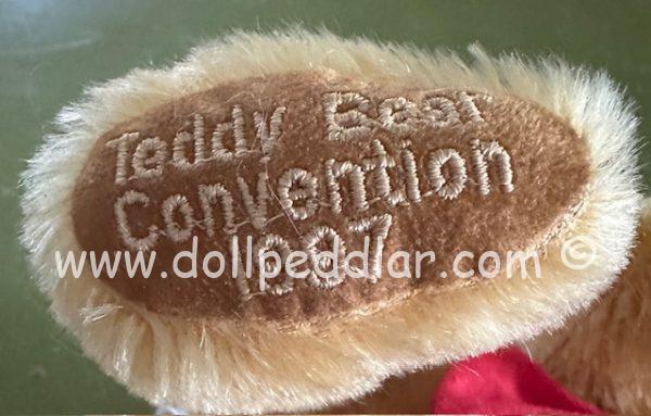 Walt Disney World  Teddy Hermann Pooh - embroidered foot & signature foot - Image 5