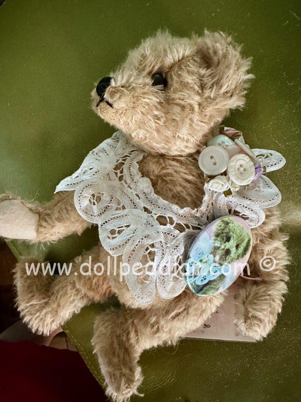 OLIVIA by artist Sue Coe, Bear Feet,  Mohair Bear with leather paws, articulated, #10 of 30 limitation.   NEW MINT - Image 2