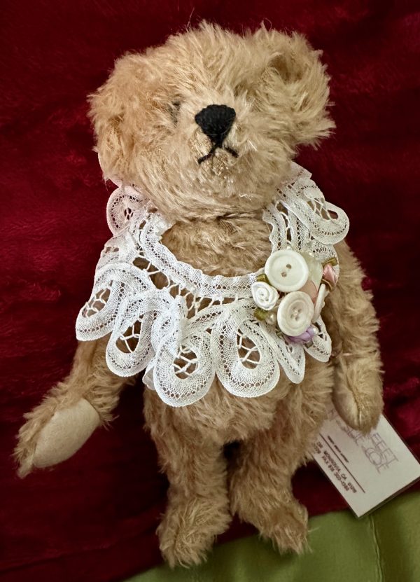 OLIVIA by artist Sue Coe, Bear Feet,  Mohair Bear with leather paws, articulated, #10 of 30 limitation.   NEW MINT - Image 7