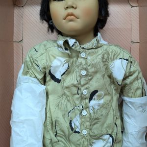 Annette Himstedt Makimura 31.5″ WORLD CHILDREN. MINT. no box, shipper, coa