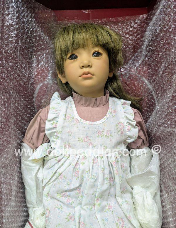 Annette Himstedt NEBLINA 27.5".   original box no shipper - Image 3