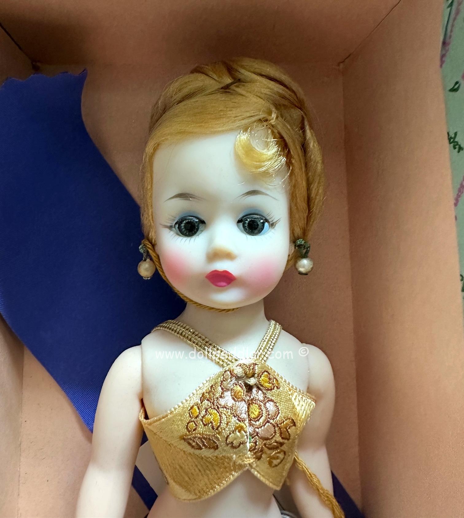 RARE Madame Alexander #900 Margot 10" Cissette 1961 Blue Ribbon Winner Mint in Box Stunning Mint Condition - Image 6