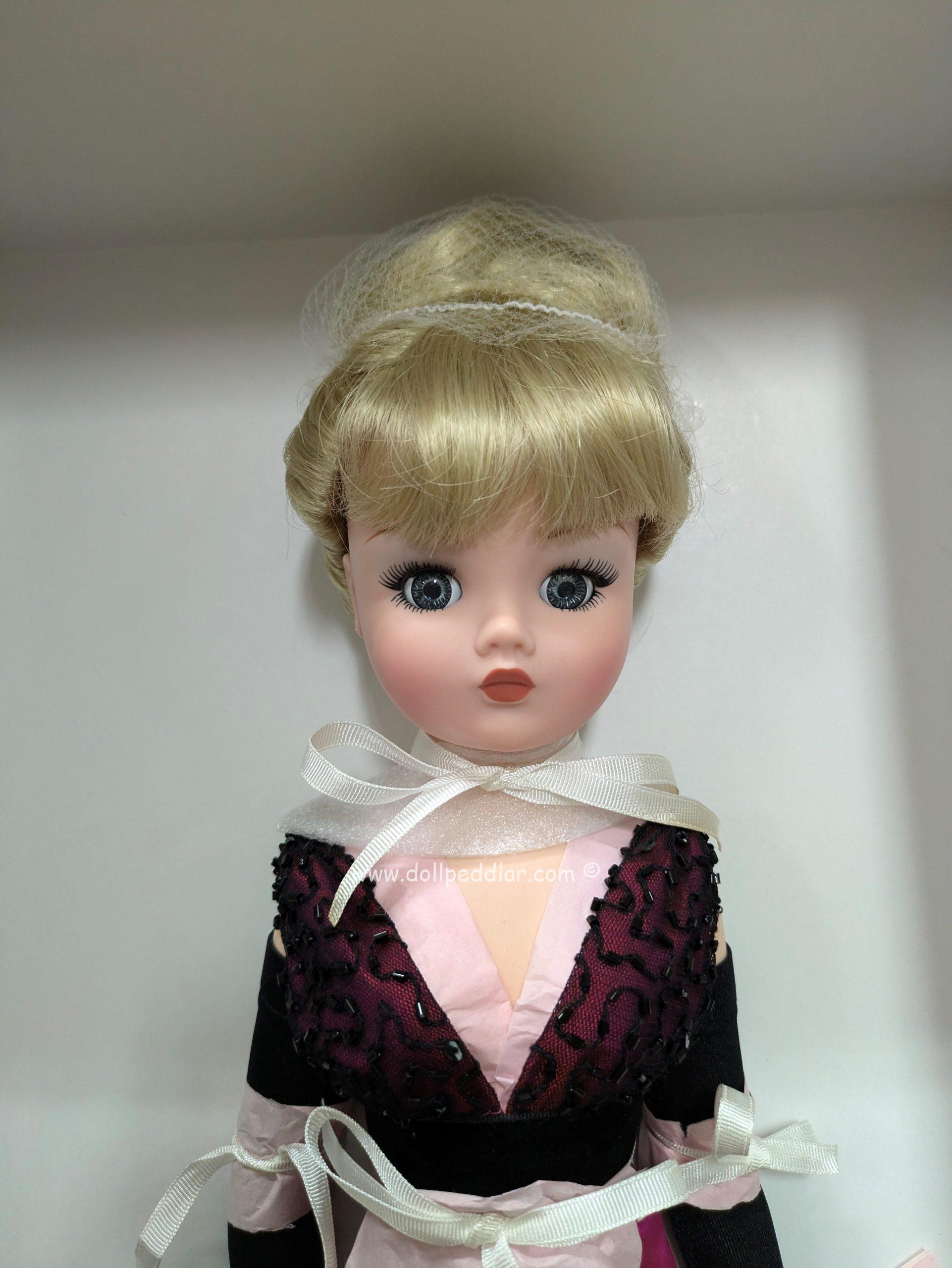 Simply Irresistible Cissy 21" #46600 pm - Image 3