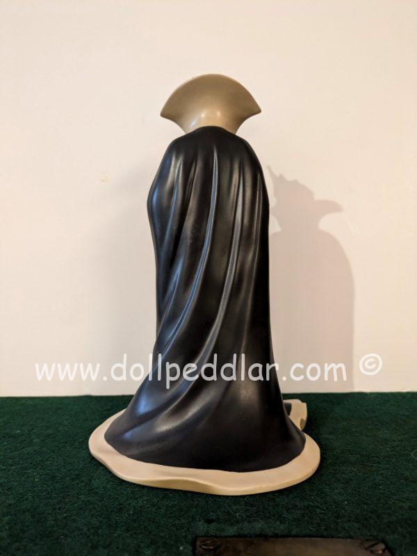 WDCC Queen "Bring Back Her Heart" Porcelain Figurine NRFB w/ COA - Image 4