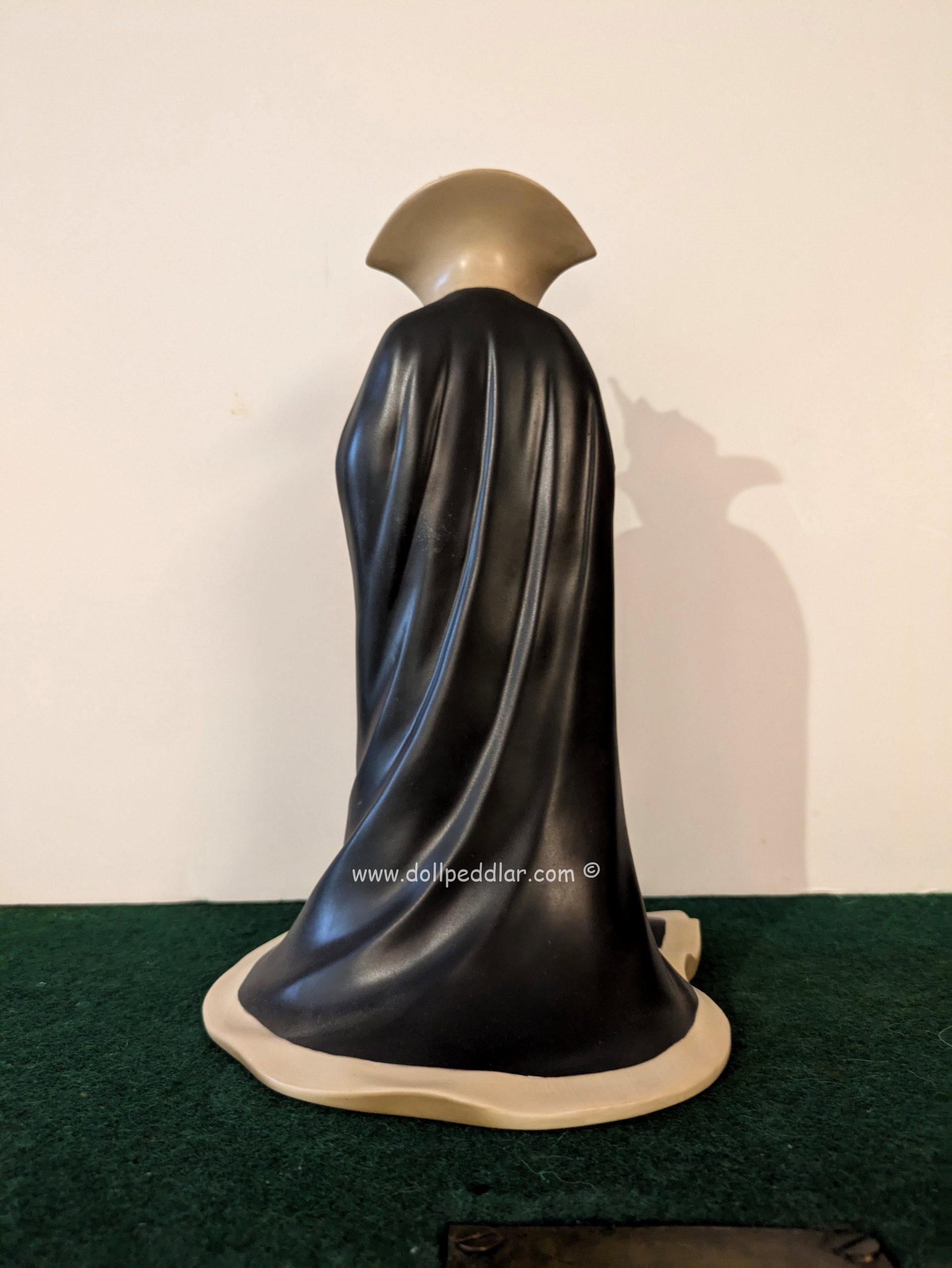 WDCC Queen "Bring Back Her Heart" Porcelain Figurine NRFB w/ COA - Image 4