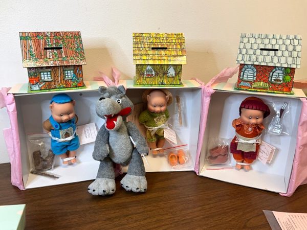 Alexander Doll CompanyBig Bad Wolf & 3 Little Pigs #33035. NRFB in SHIPPER
