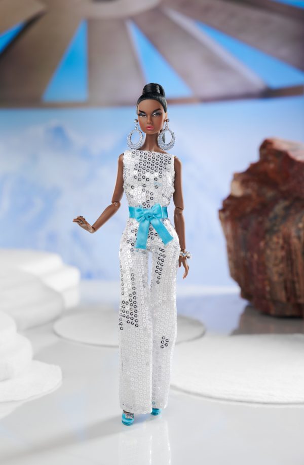 2024 Integrity Stilettos Out Bird of Prey Poppy Parker.  Centerpiece Doll - Image 3