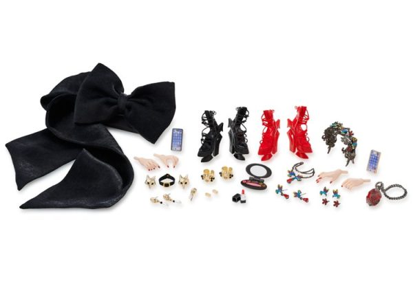 WClub Exclusive Integrity Toys X Sinuhe Guzman Surrealist Gala Véronique Perrin® & Vanessa Perrin® Two-Doll Gift Set - Image 10