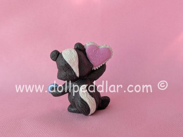 1992 Vintage Merry Miniatures Skunk with Heart - Image 2