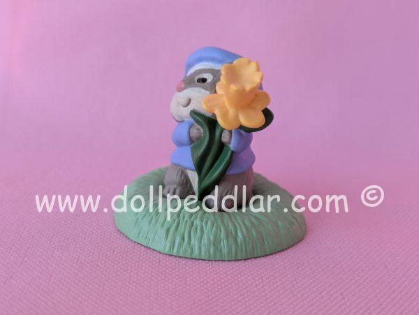 1993 Vintage Merry Miniatures Mouse with Daffodil - Image 3