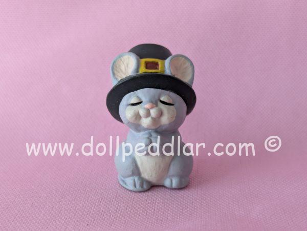 1993 Vintage Merry Miniatures Praying Pilgrim Mouse