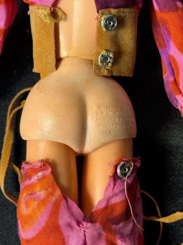 #1155 Vintage Live Action Barbie in Abstract Print - Image 3